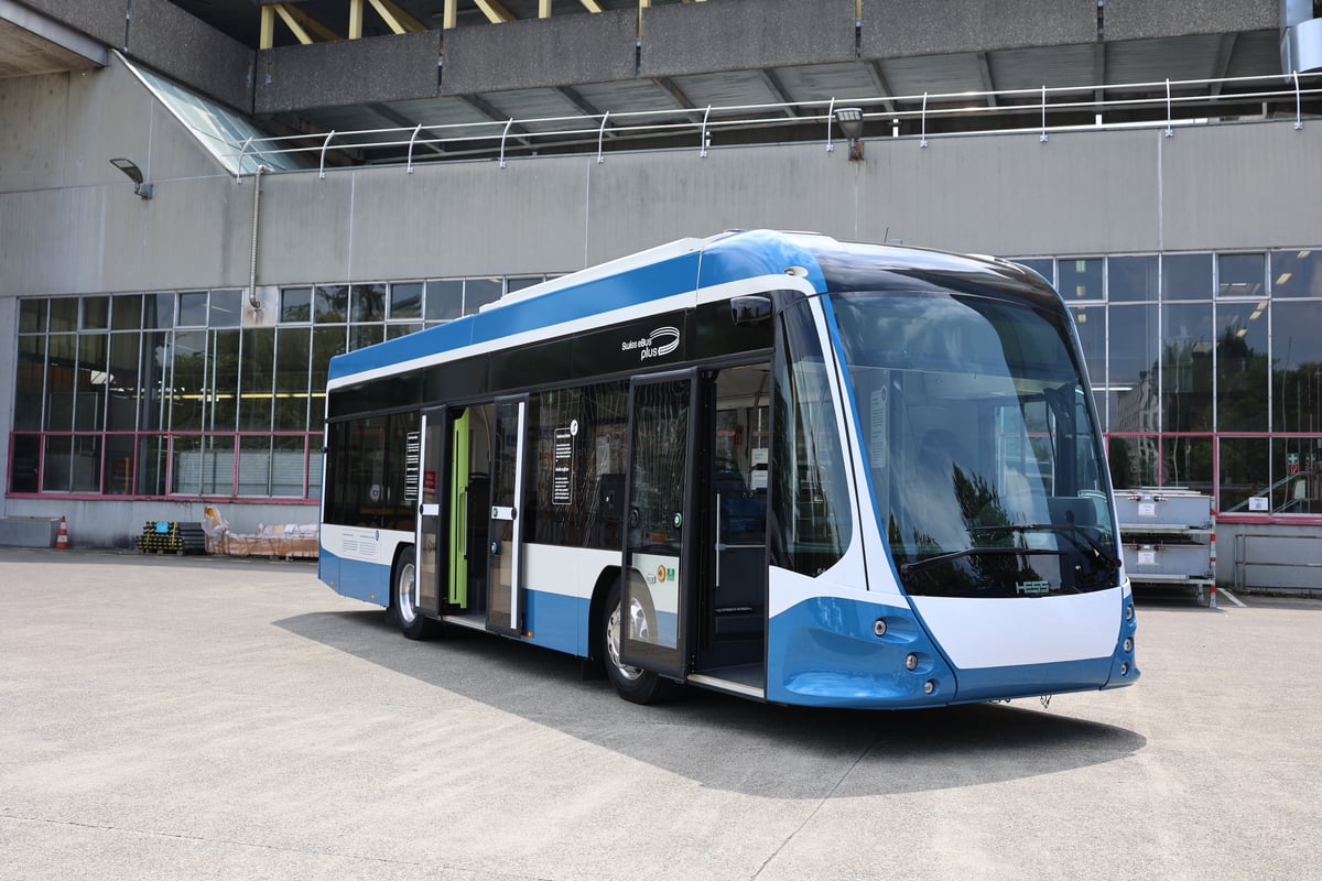 323A6490