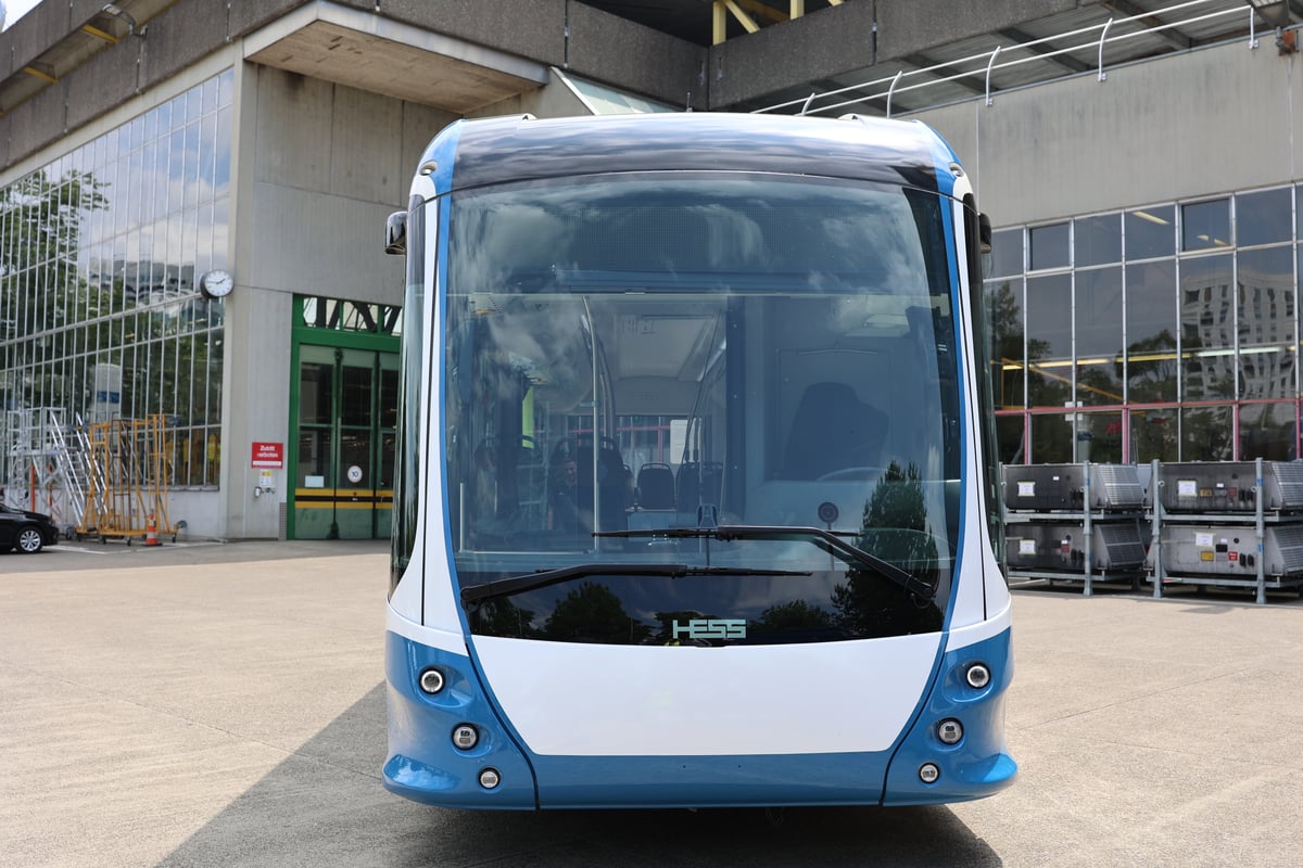 323A6493